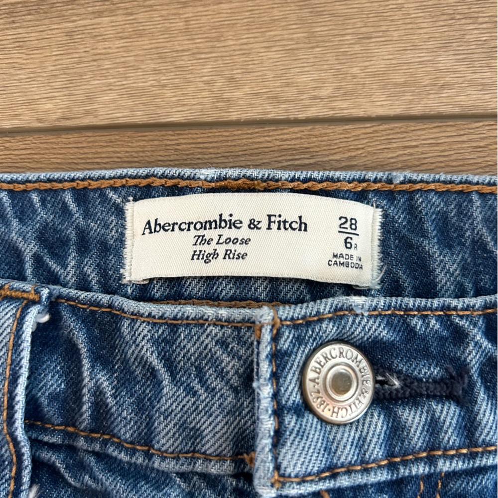 Abercrombie & Fitch High-Rise Straight Leg Jeans - Light Blue - Picture 2 of 10